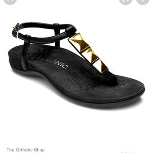 Vionic T strap gold stud sandals